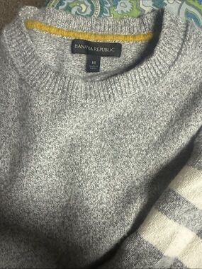 Banana Republic Light Gray Men’s Crewneck Sweater with Yellow Trim